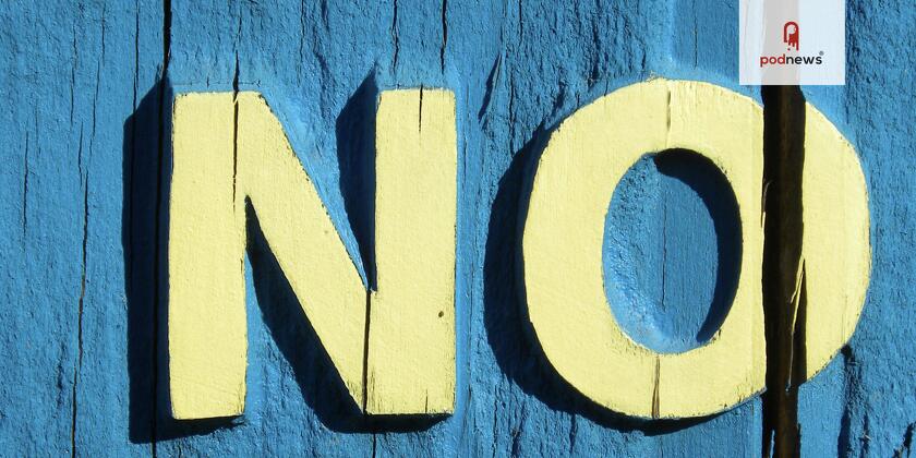 A wooden board with the word 'no' on it