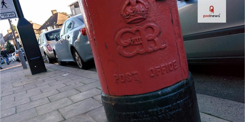 A UK postbox, in Southgate, North London, made during the reign of King Edward VIII.